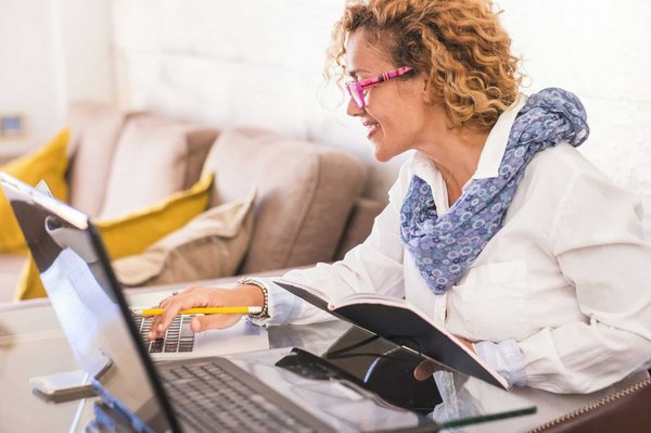 Comment passer de salarié à libre financièrement : guide pratique